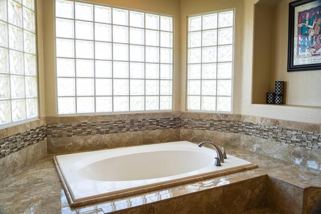 Spacious Classic Vegas 15 Mins From Strip Holiday home