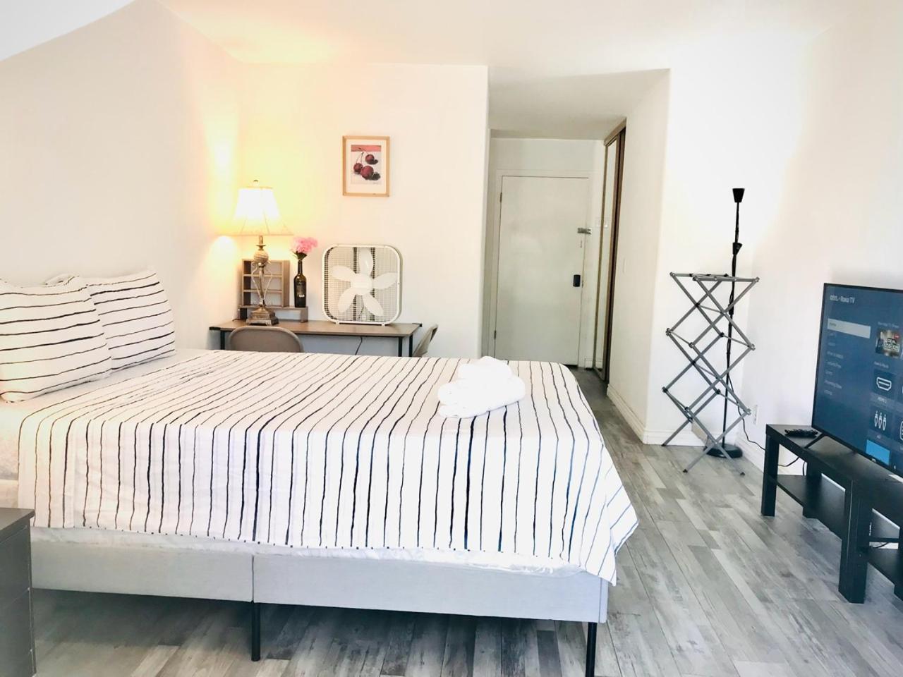 Super Bedroom With Private Bathroom 5