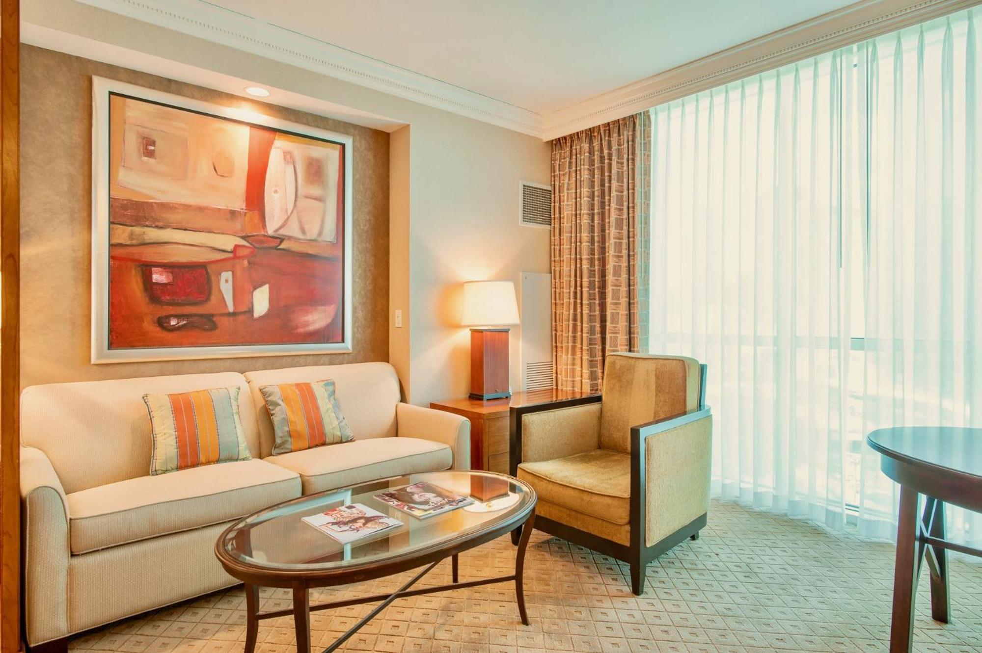 Apartment Strip View - No Fee ! *