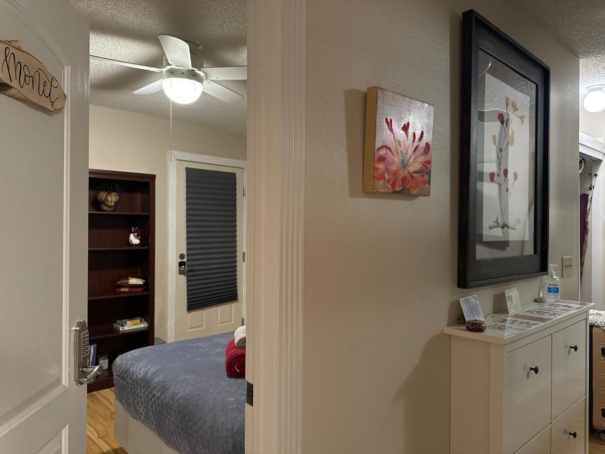 The Monet- One Bedroom With A Private Entrance - Shared Bathroom Homestay Las Vegas