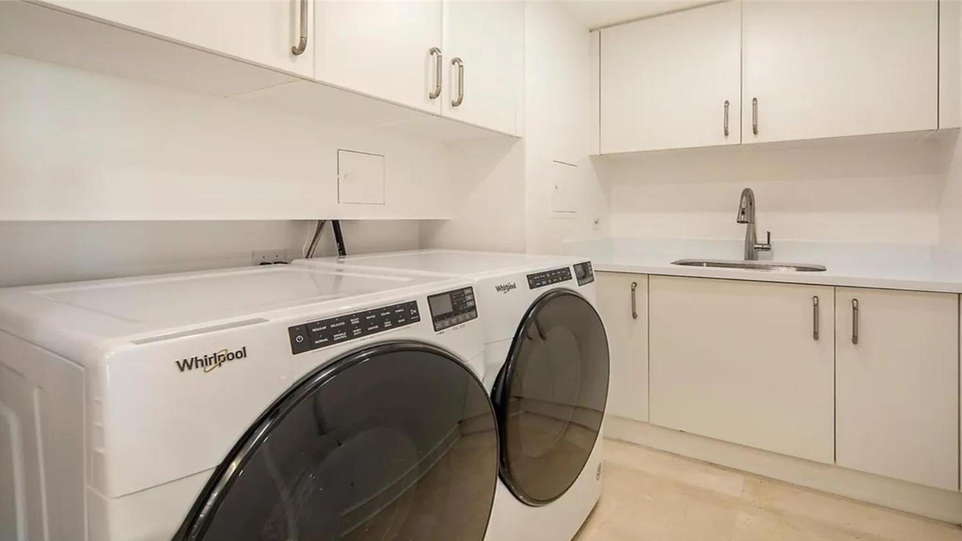 Apartment Stunning Four Bedroom Fully Professionally Remodeled