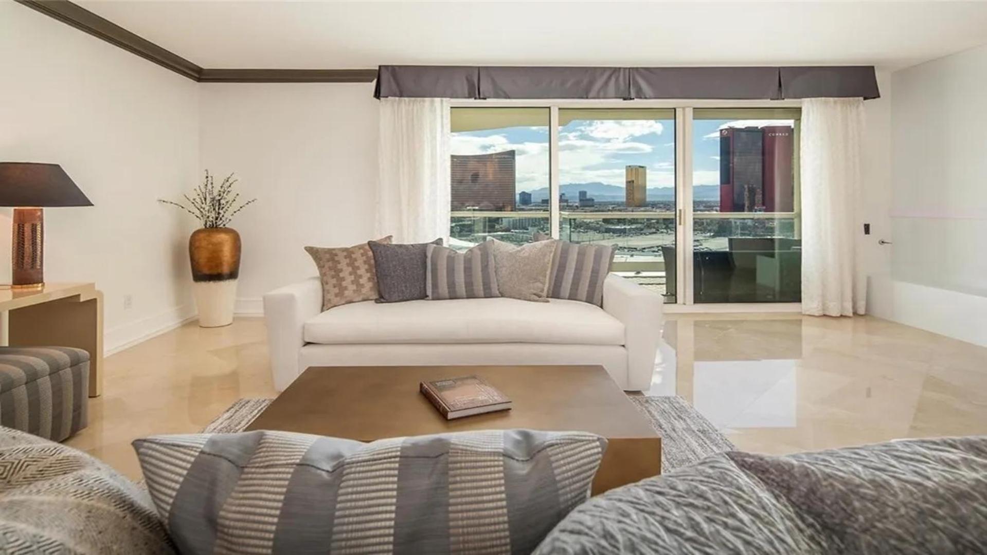 Apartment Stunning Four Bedroom Fully Professionally Remodeled *