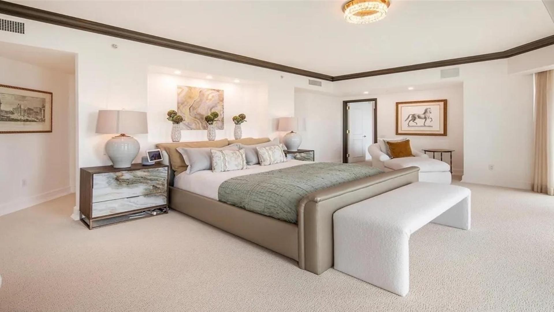 Apartment Stunning Four Bedroom Fully Professionally Remodeled *