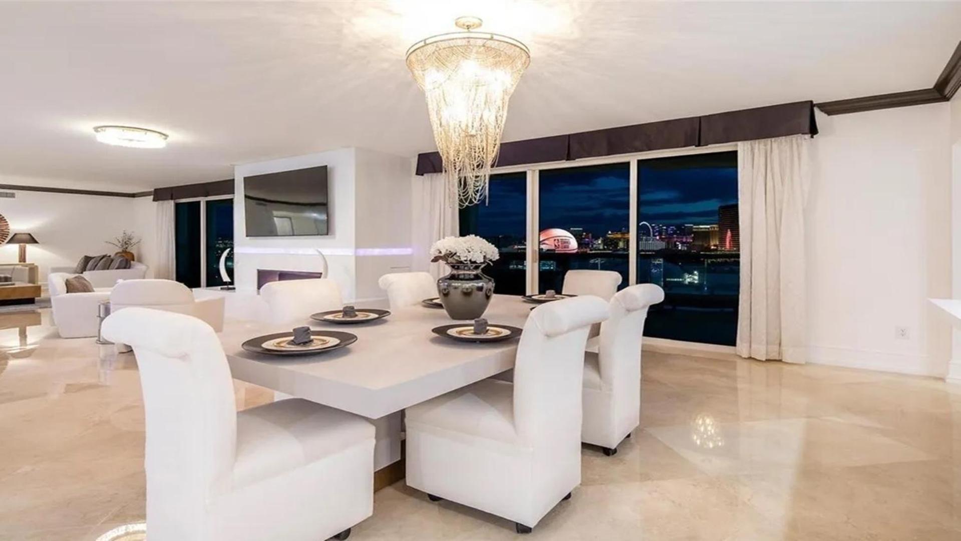 Stunning Four Bedroom Fully Professionally Remodeled Apartment Las Vegas