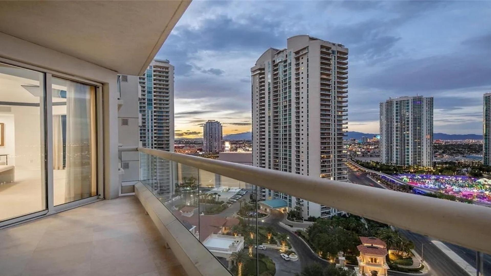 Apartment Stunning Four Bedroom Fully Professionally Remodeled Las Vegas