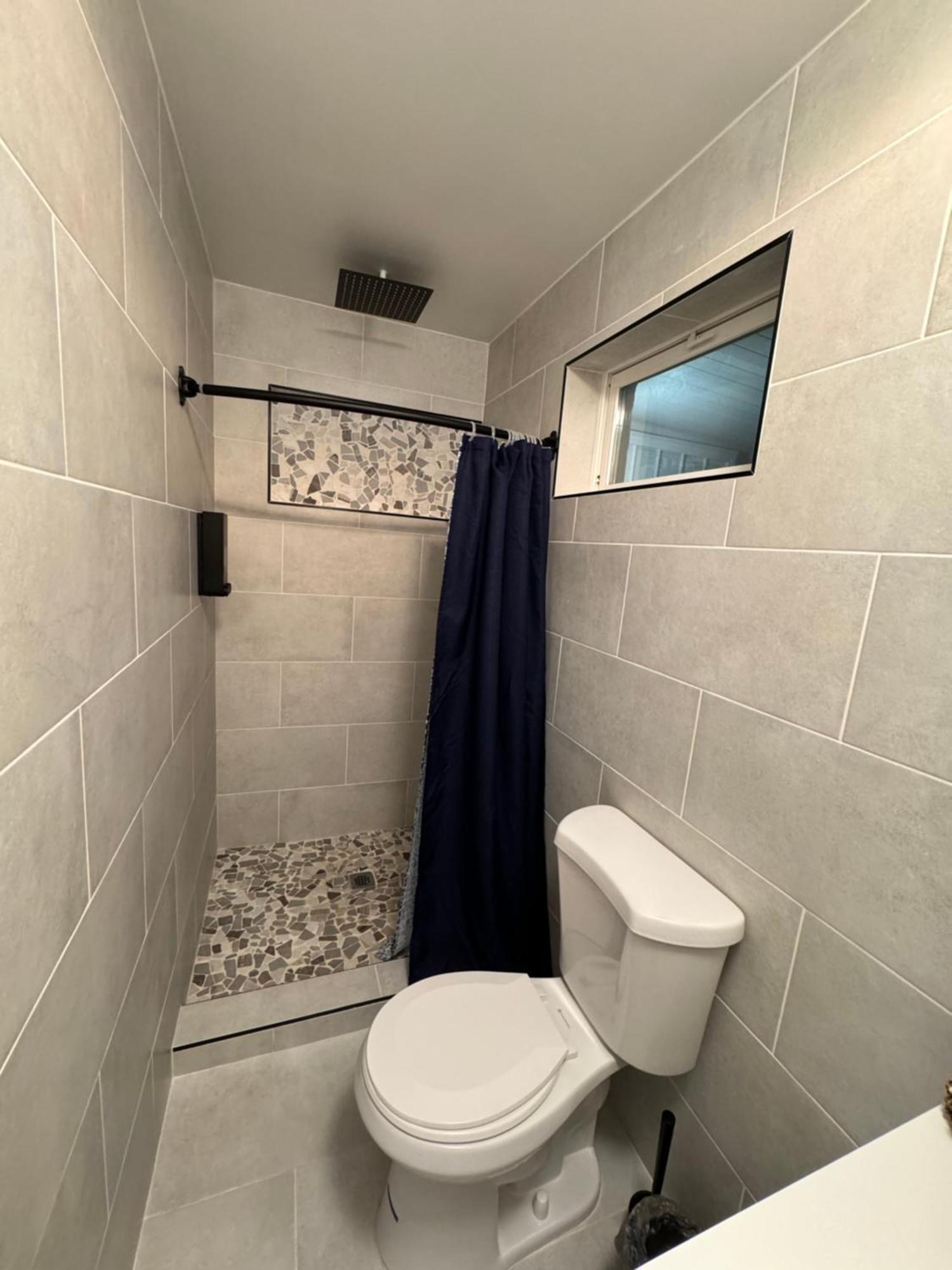 Peaceful Escape Downtown And Strip Apartment *