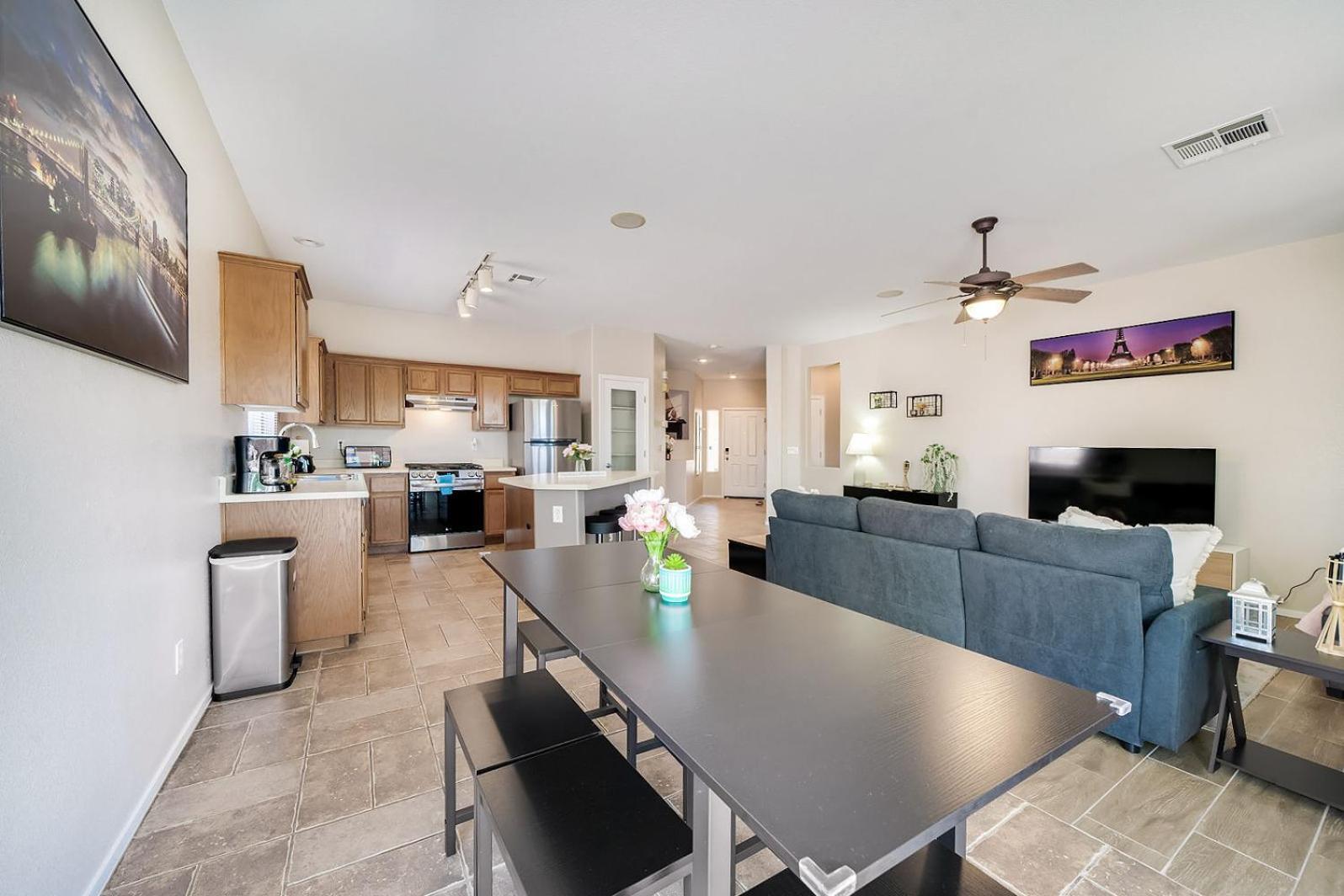 Holiday home Spacious Vegas Home, Bbq, H-speed Wi-fi, Sleeps 11 Las Vegas