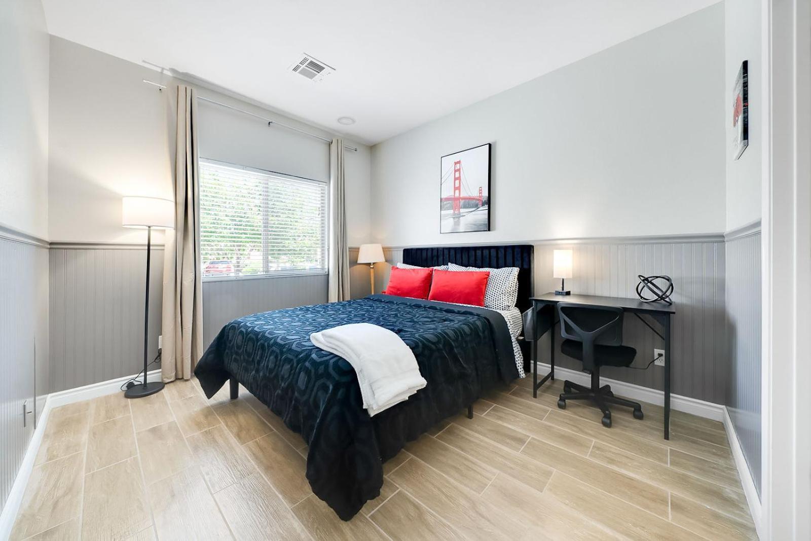 Spacious Vegas Home, Bbq, H-speed Wi-fi, Sleeps 11 *