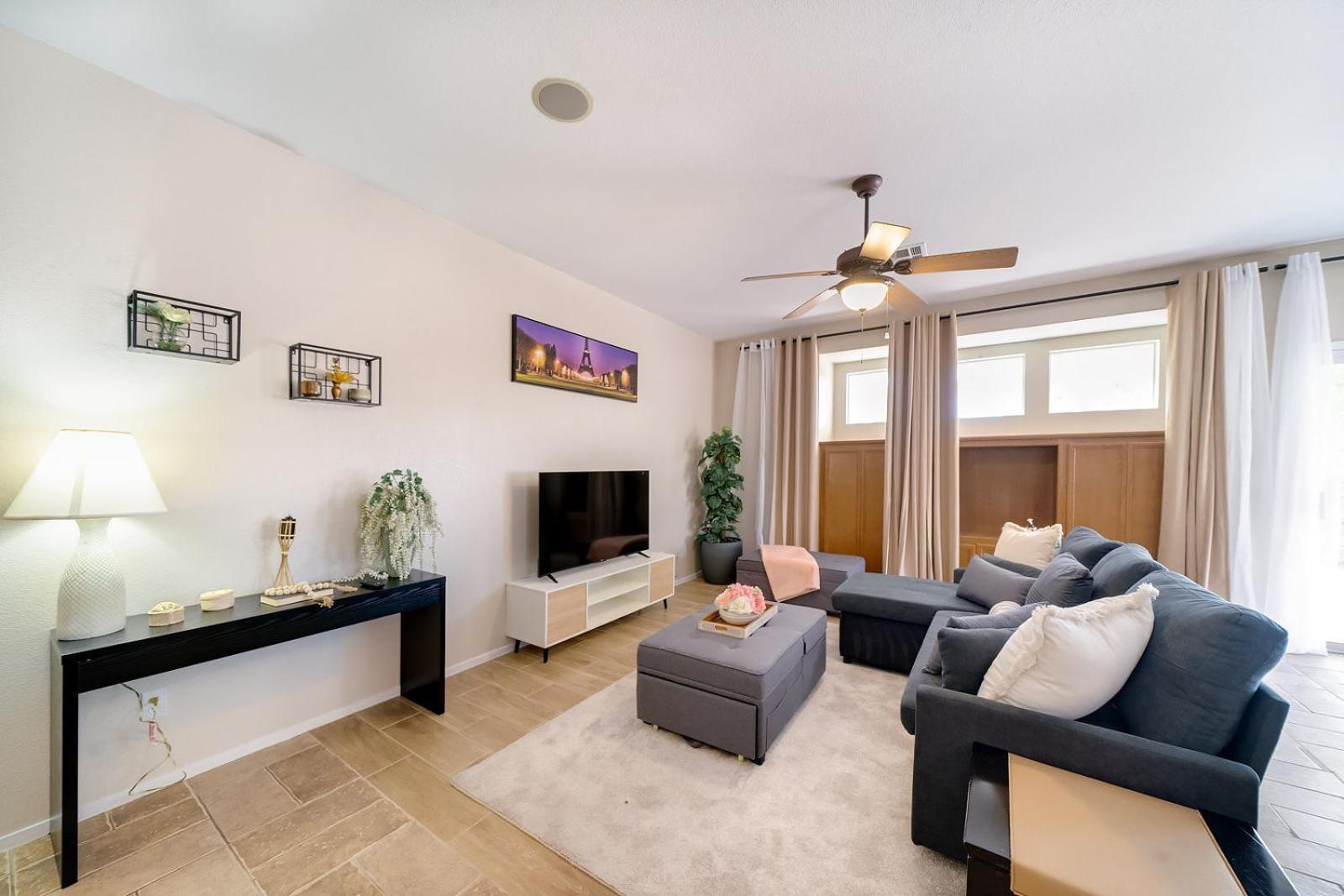 Spacious Vegas Home, Bbq, H-speed Wi-fi, Sleeps 11 Holiday home