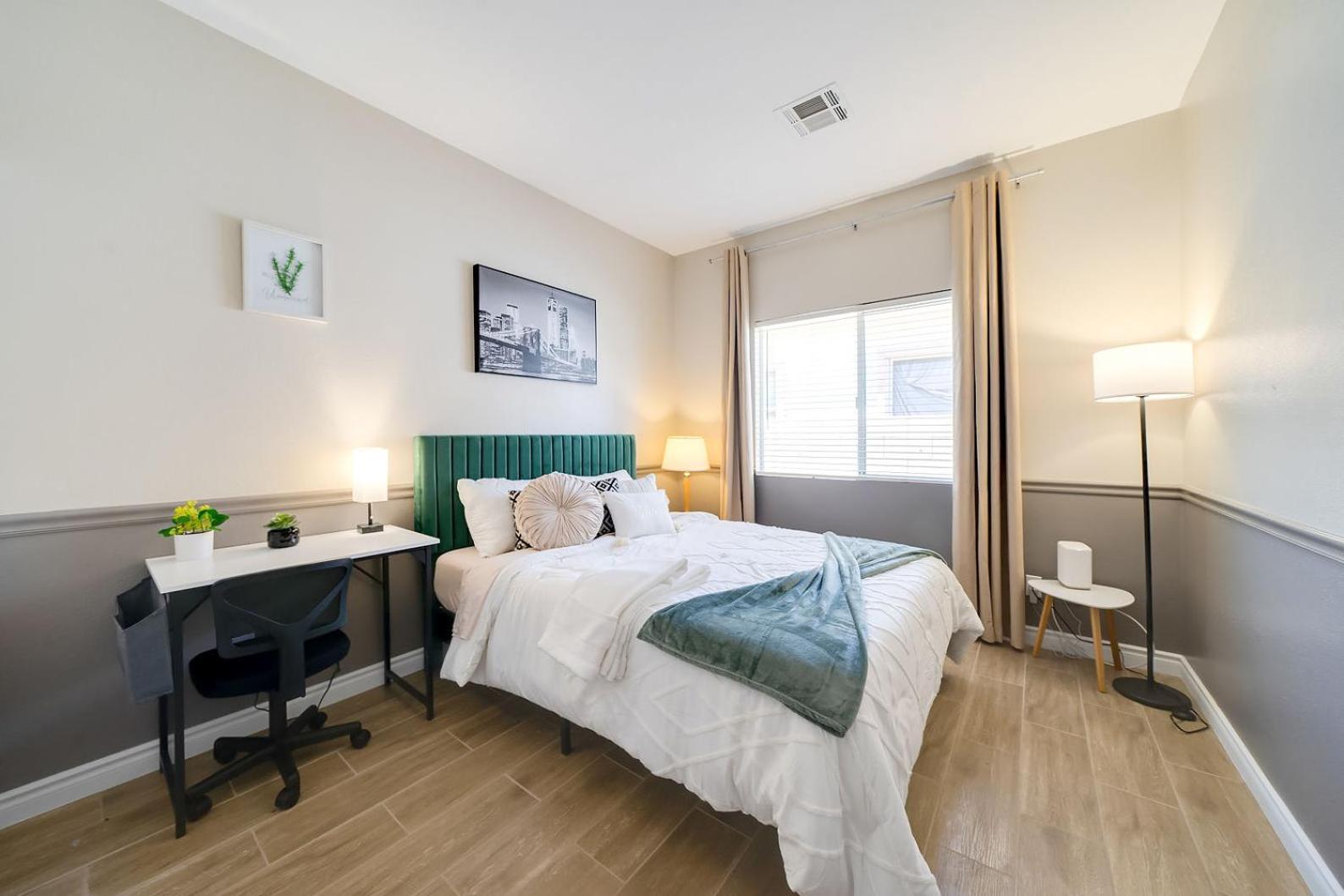 Holiday home Spacious Vegas Home, Bbq, H-speed Wi-fi, Sleeps 11 *