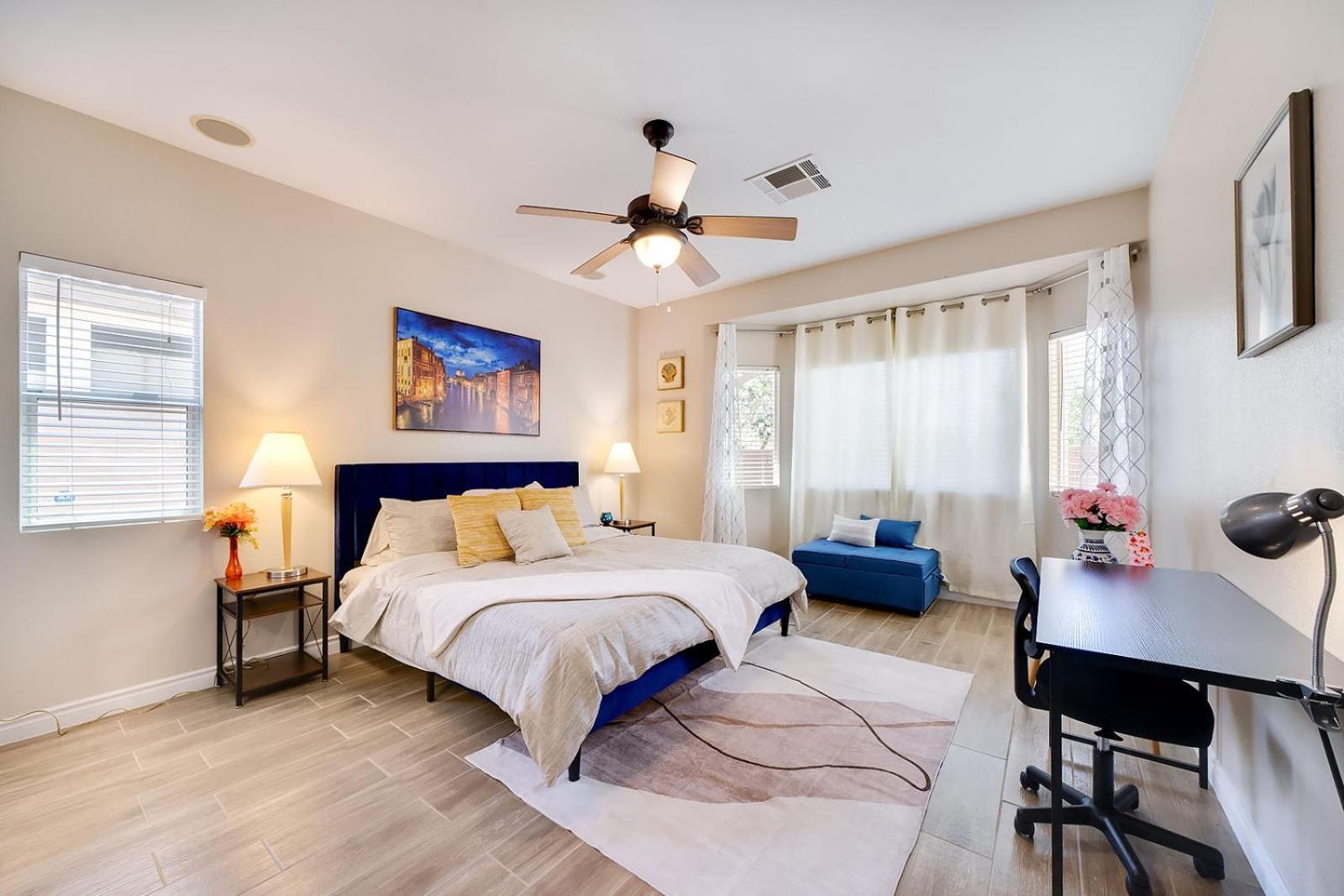 Spacious Vegas Home, Bbq, H-speed Wi-fi, Sleeps 11 *