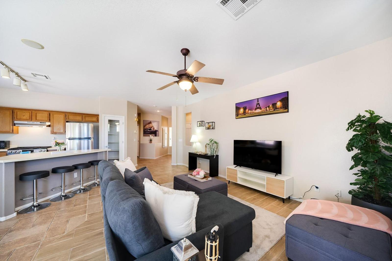 Spacious Vegas Home, Bbq, H-speed Wi-fi, Sleeps 11 Las Vegas