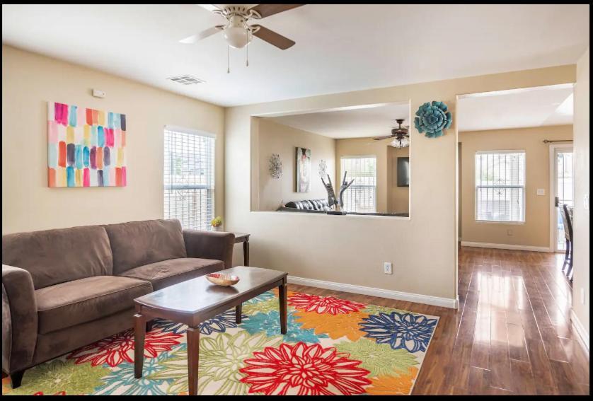 4 Bedroom North Vegas With Pool Holiday home Las Vegas