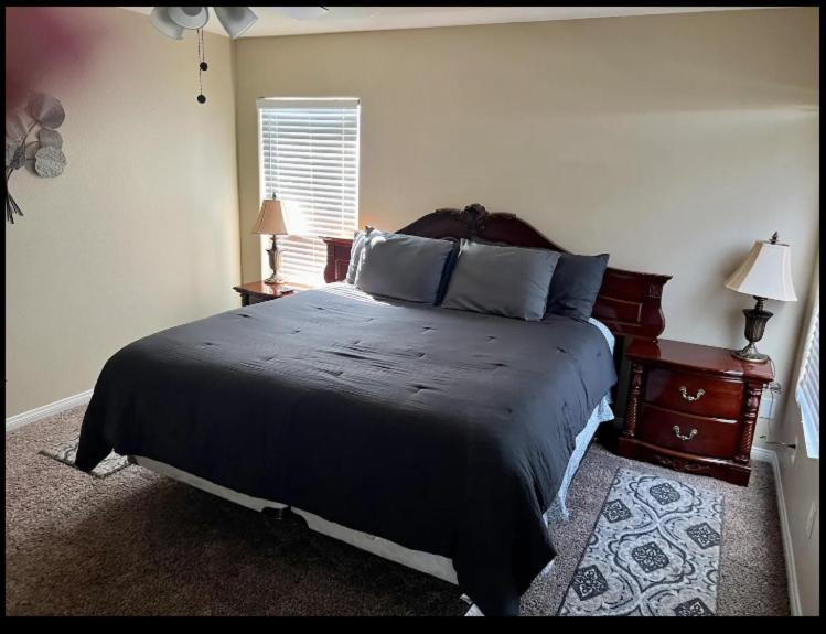 4 Bedroom North Vegas With Pool Holiday home Las Vegas