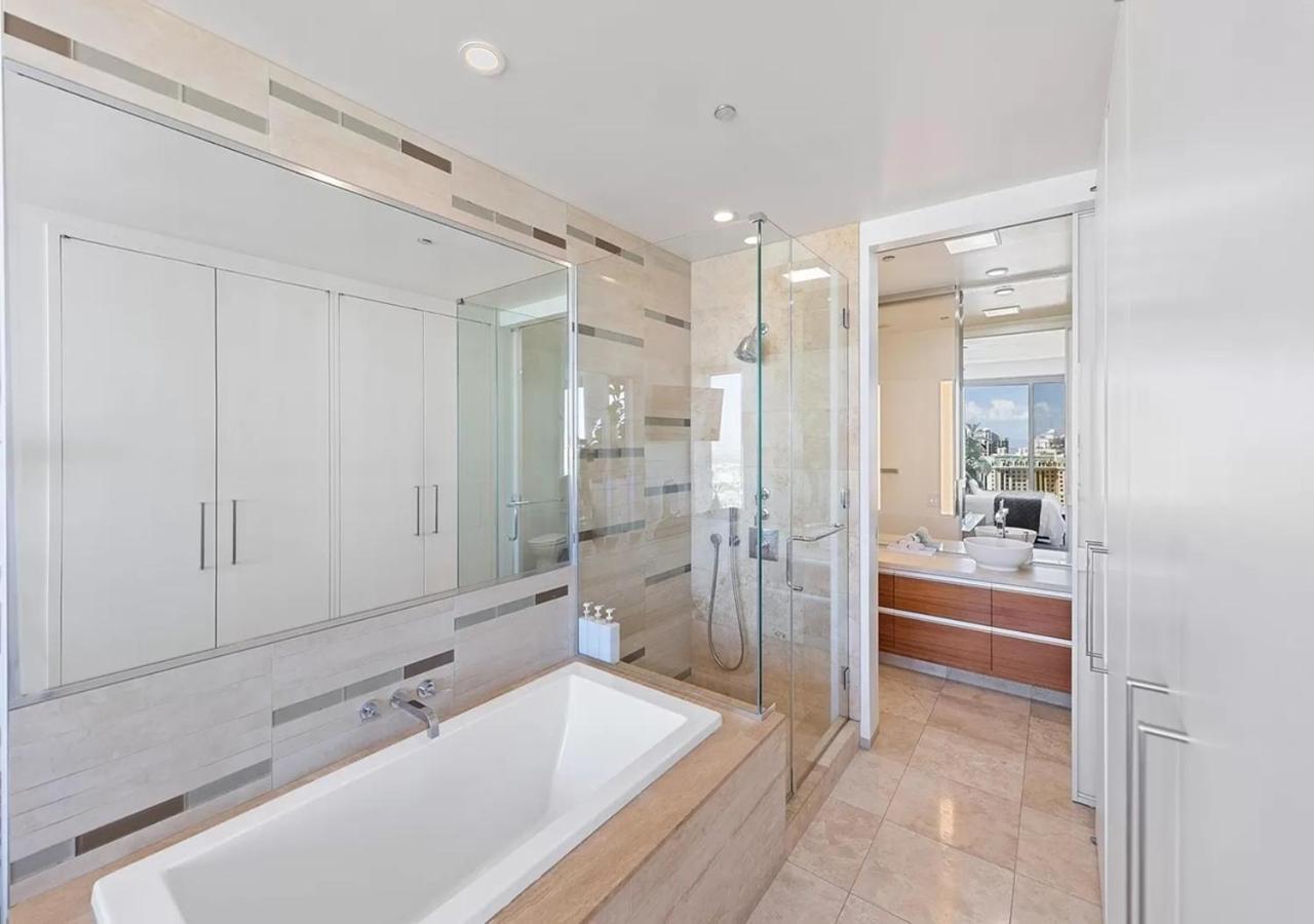 Luxury With Panoramic Views Of The Strip Apartment