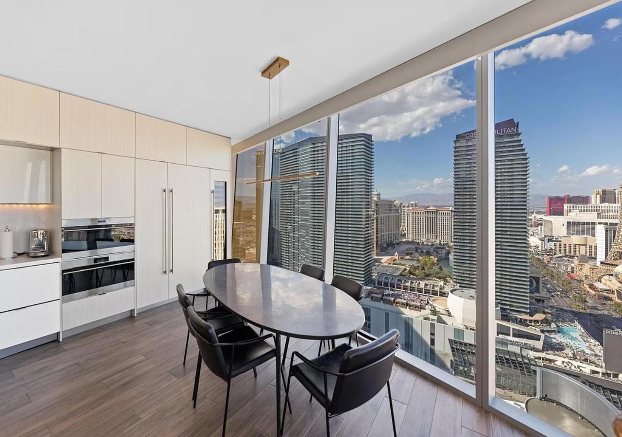 Luxury With Panoramic Views Of The Strip Apartment