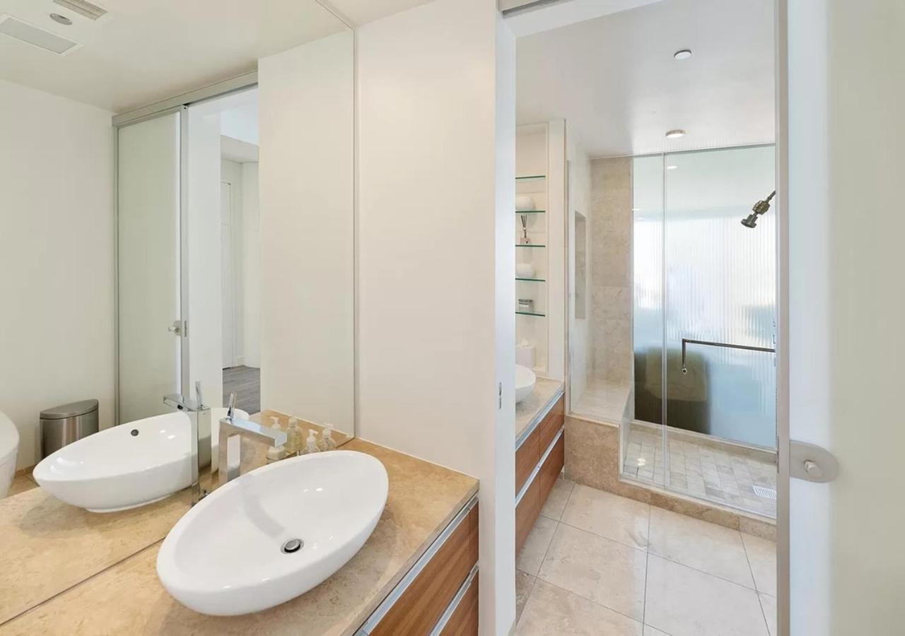 Luxury With Panoramic Views Of The Strip Apartment