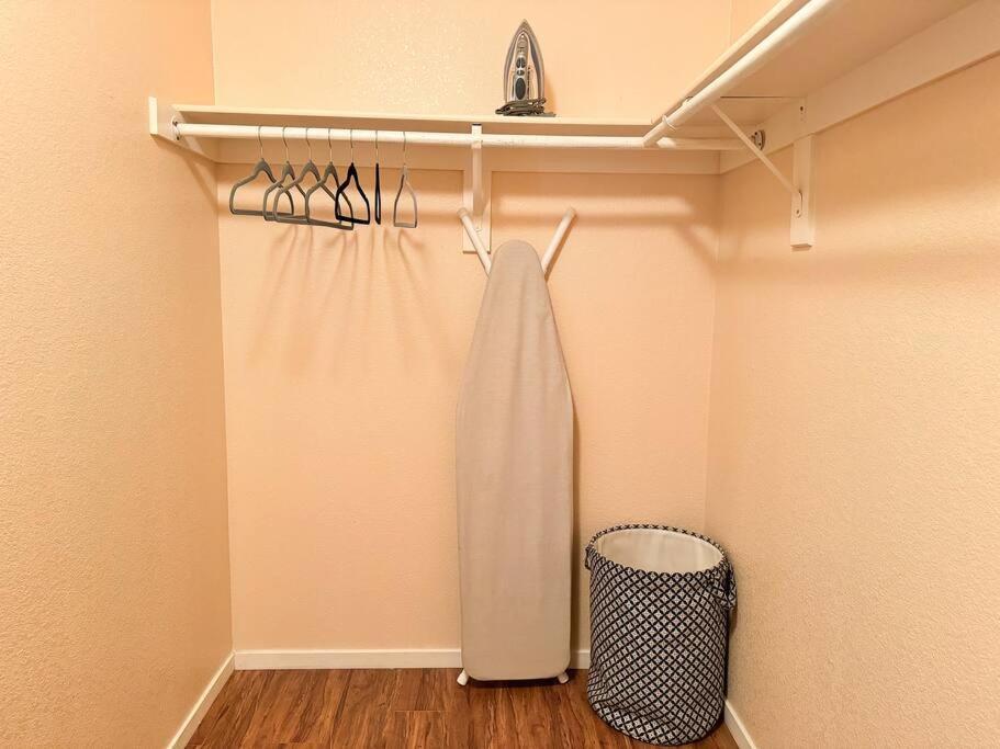 Spacious 4br Fam Retreat King Bed Wifi And Parking Holiday home *