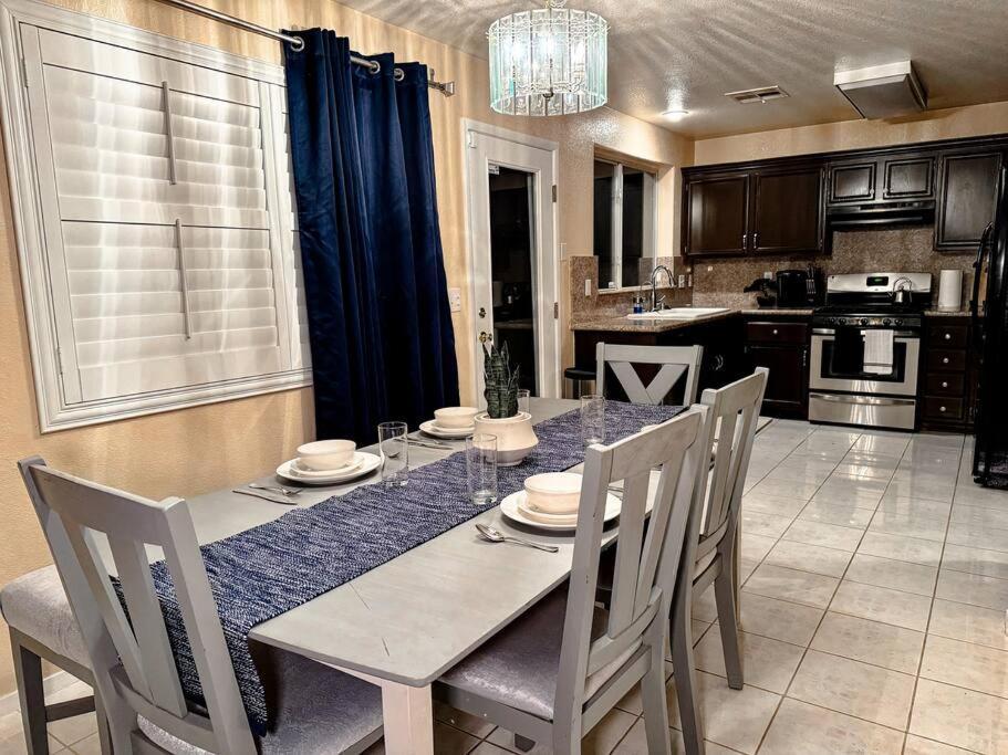 Spacious 4br Fam Retreat King Bed Wifi And Parking Holiday home