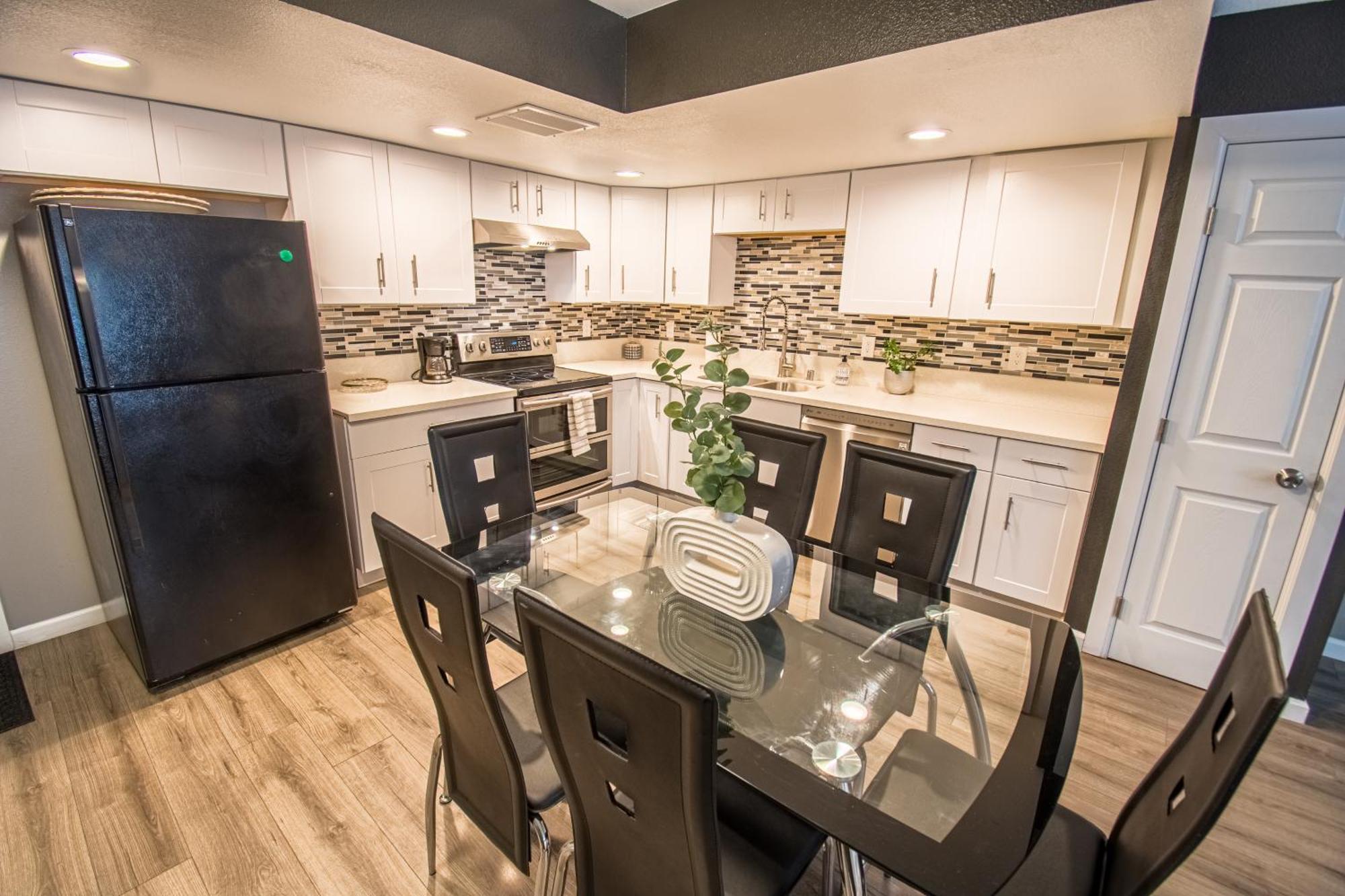 Holiday home Spacious 2-bedroom Townhouse With Pool & Private Patio In Vegas