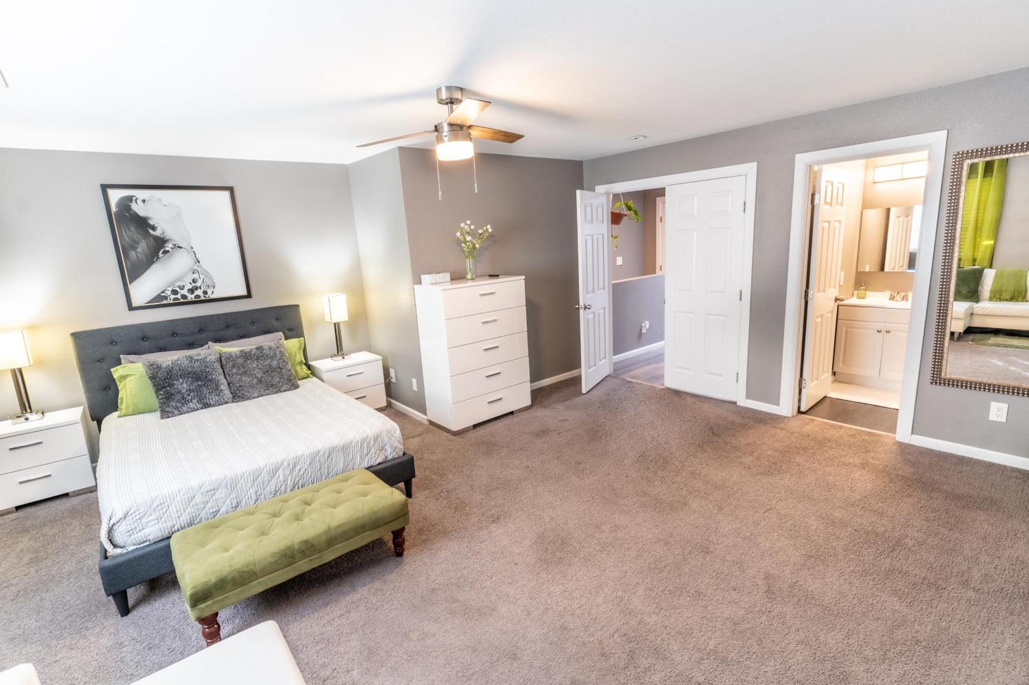 Spacious 2-bedroom Townhouse With Pool & Private Patio In Vegas Holiday home Las Vegas