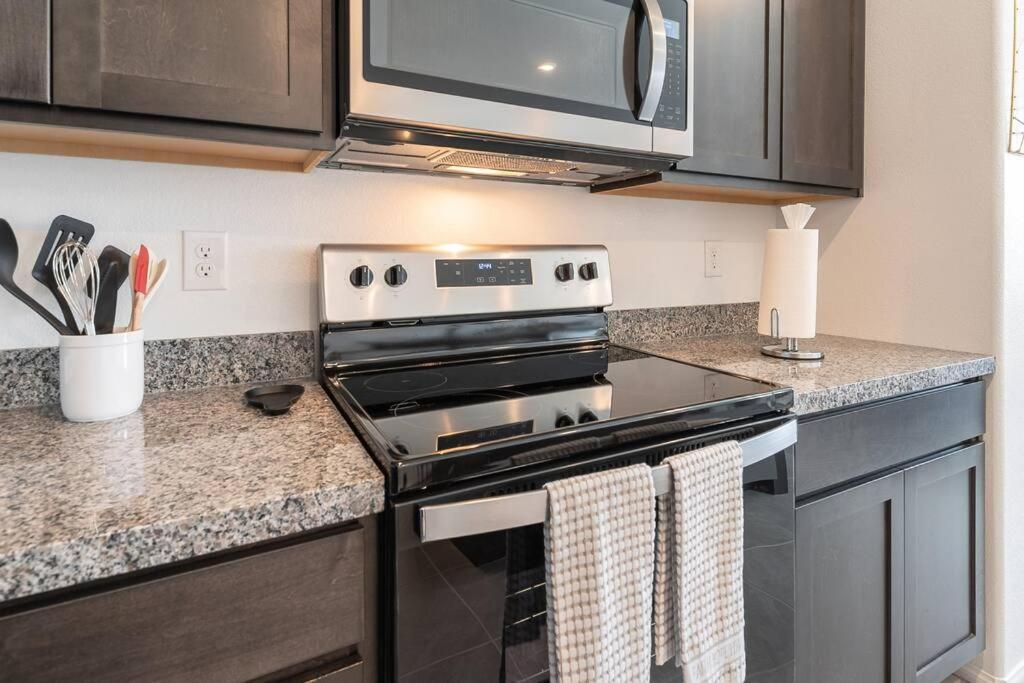 Apartment New! 2024 Lux & Modern By The Strip!