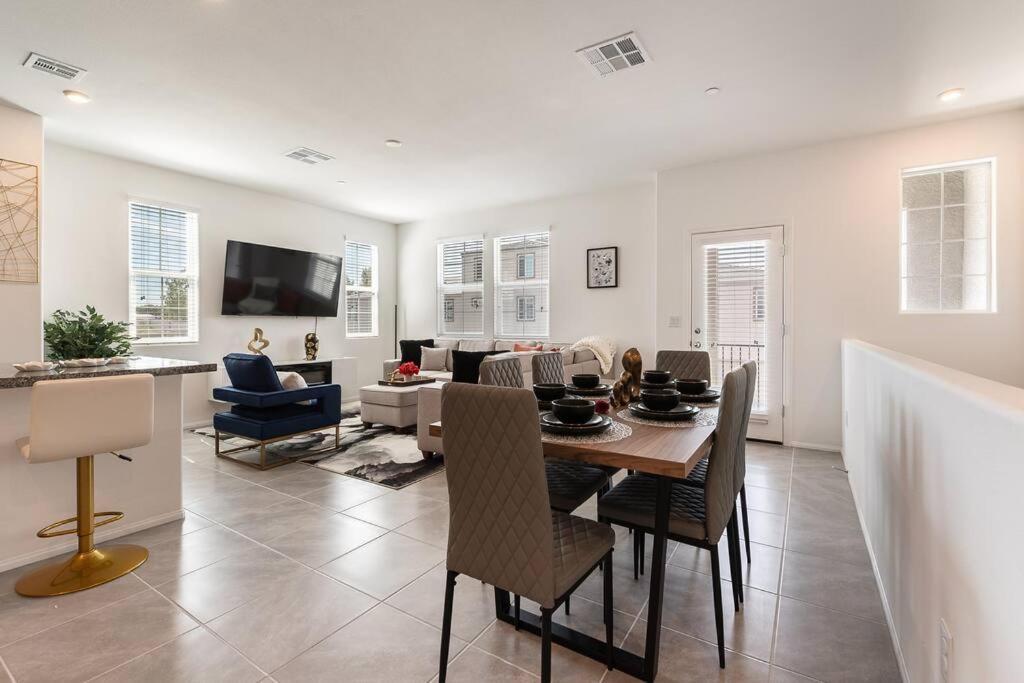 New! 2024 Lux & Modern By The Strip! Apartment Las Vegas