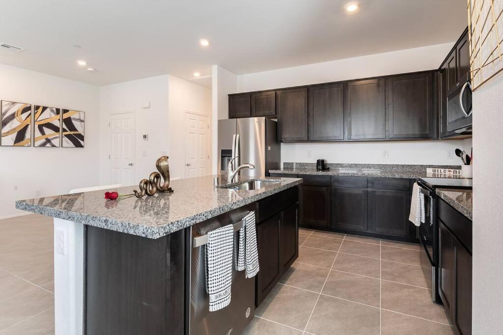 New! 2024 Lux & Modern By The Strip! *