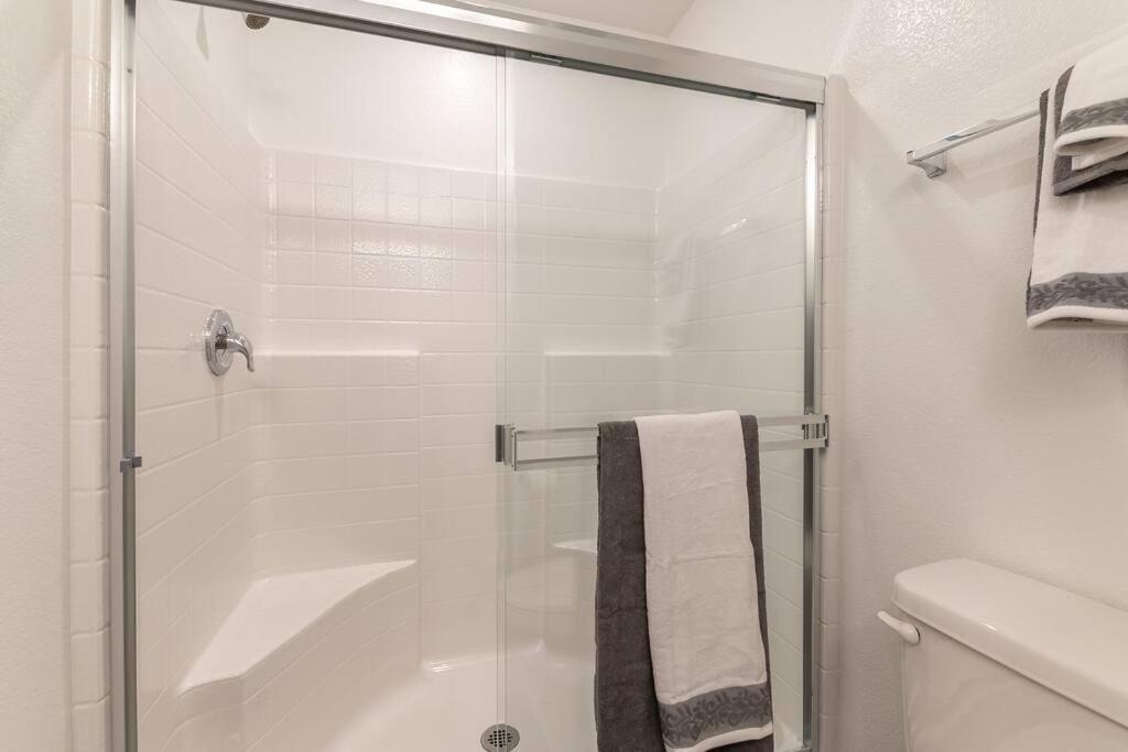 New! 2024 Lux & Modern By The Strip!