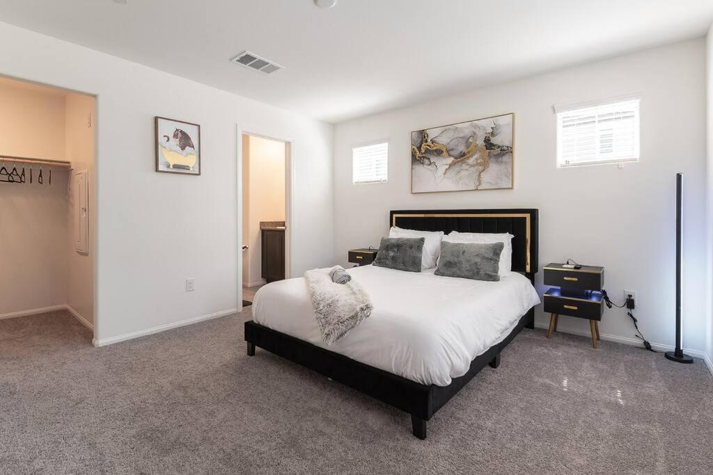 New! 2024 Lux & Modern By The Strip! Apartment Las Vegas