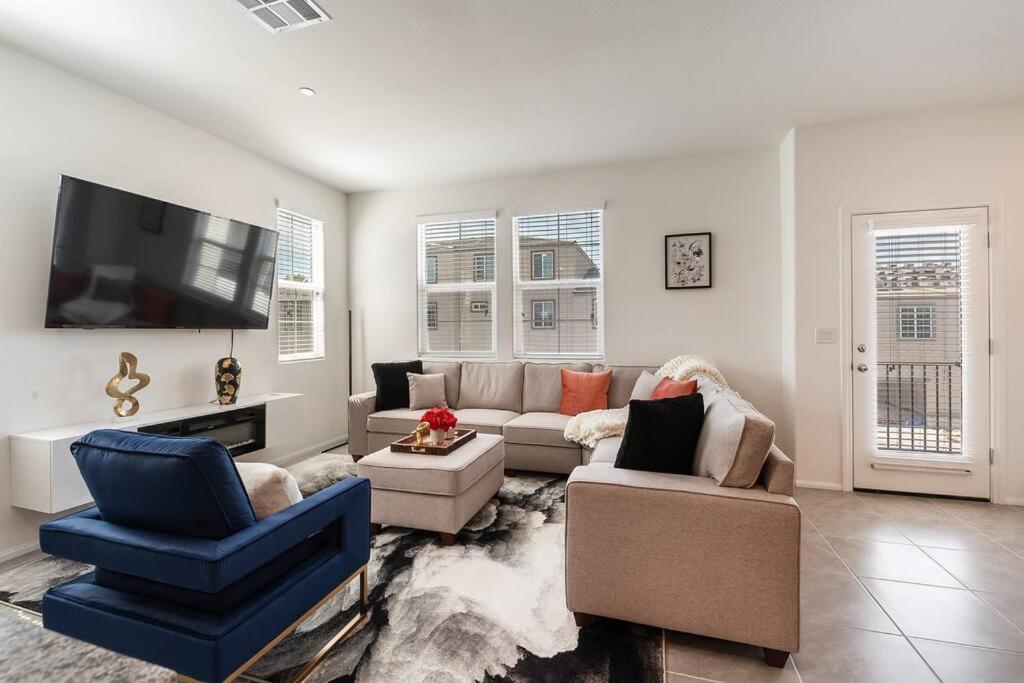 New! 2024 Lux & Modern By The Strip!