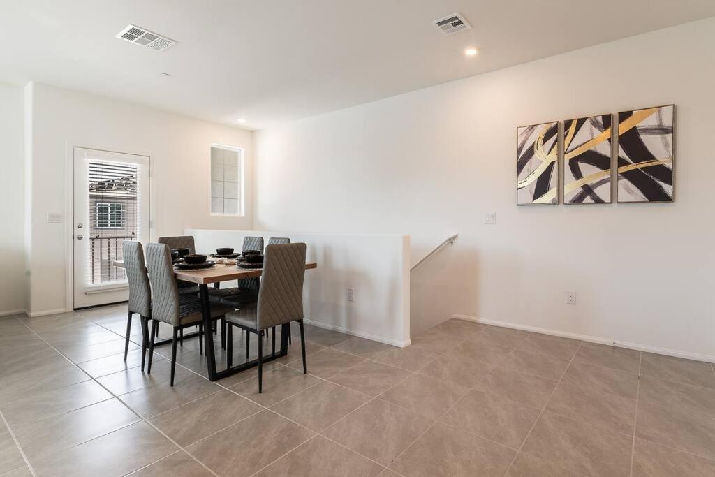 Apartment New! 2024 Lux & Modern By The Strip!
