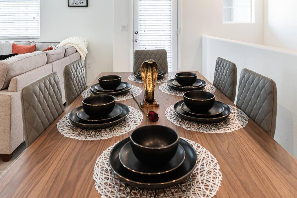 New! 2024 Lux & Modern By The Strip! Apartment *