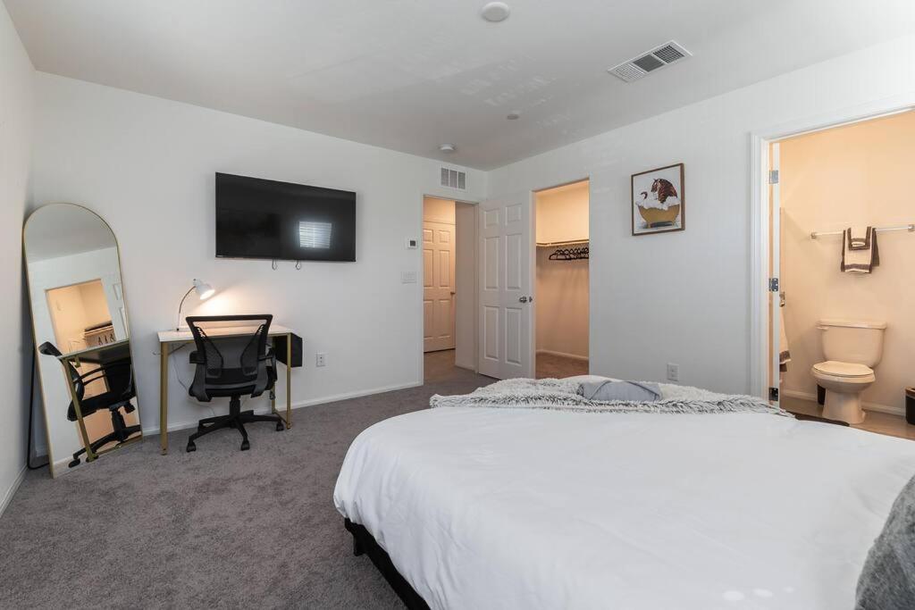 Apartment New! 2024 Lux & Modern By The Strip! *