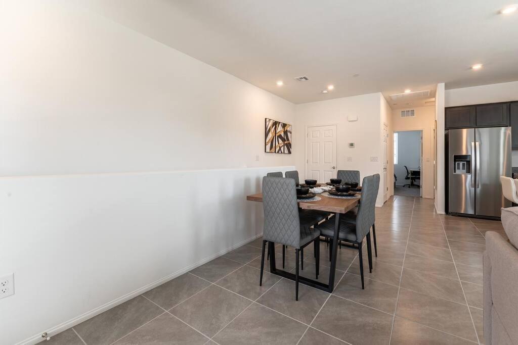 New! 2024 Lux & Modern By The Strip! Apartment