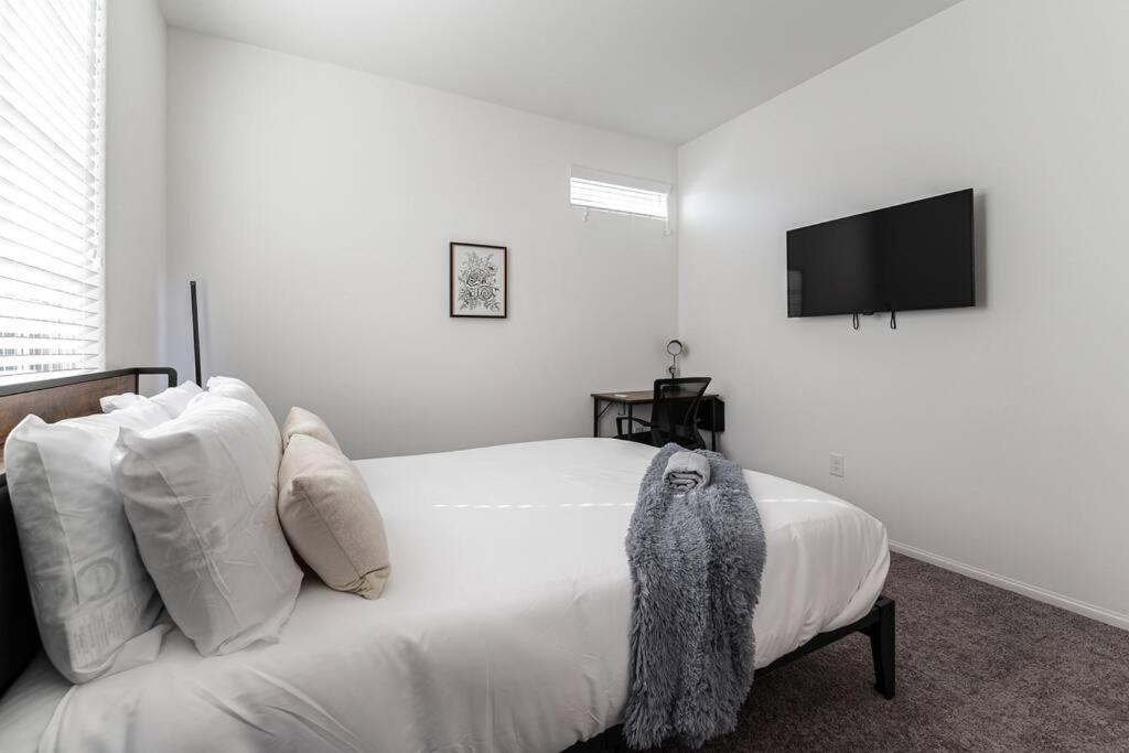 Apartment New! 2024 Lux & Modern By The Strip!