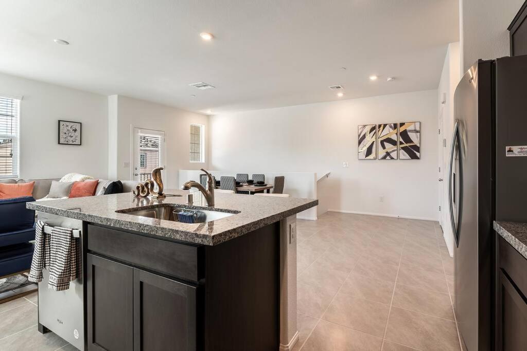Apartment New! 2024 Lux & Modern By The Strip! *