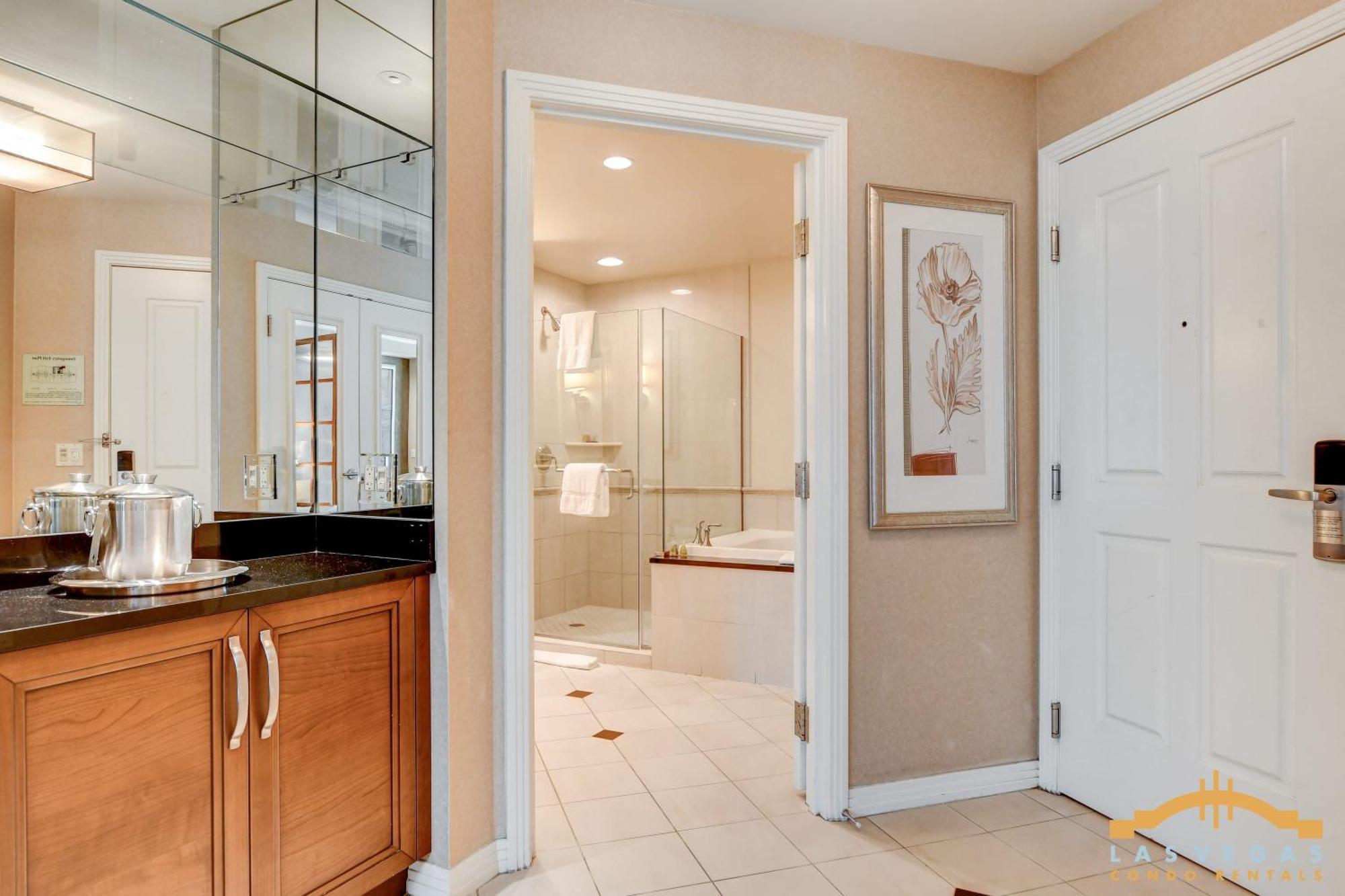 Mgm Signature-06-711 Strip View Jacuzzi *