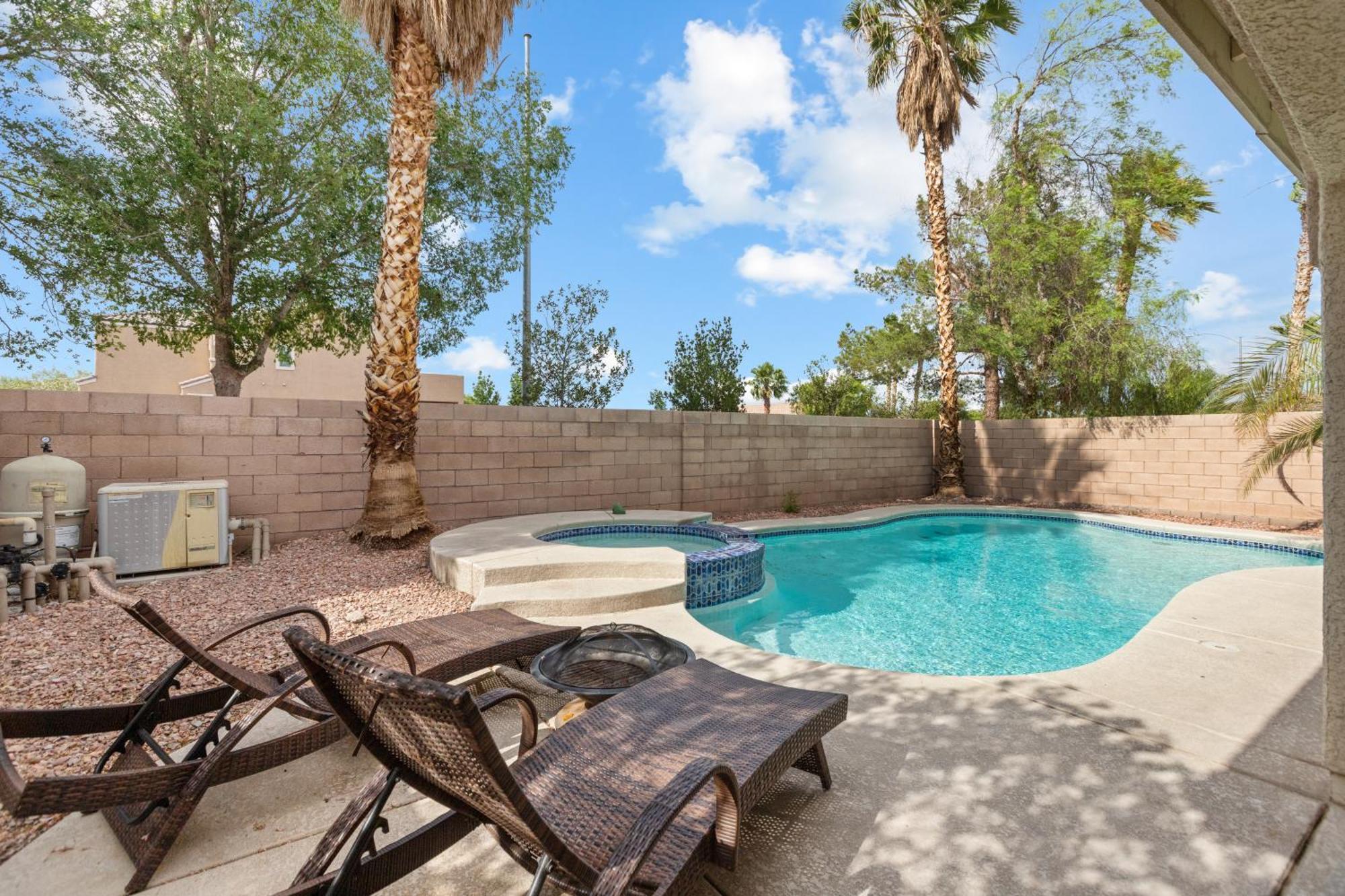 Apartment 3000sqft House 8beds3bath Pooljacuzzibbqj