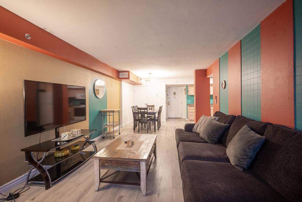 Together - Penthouse - 2 Bed & 2 Bath Apartment *