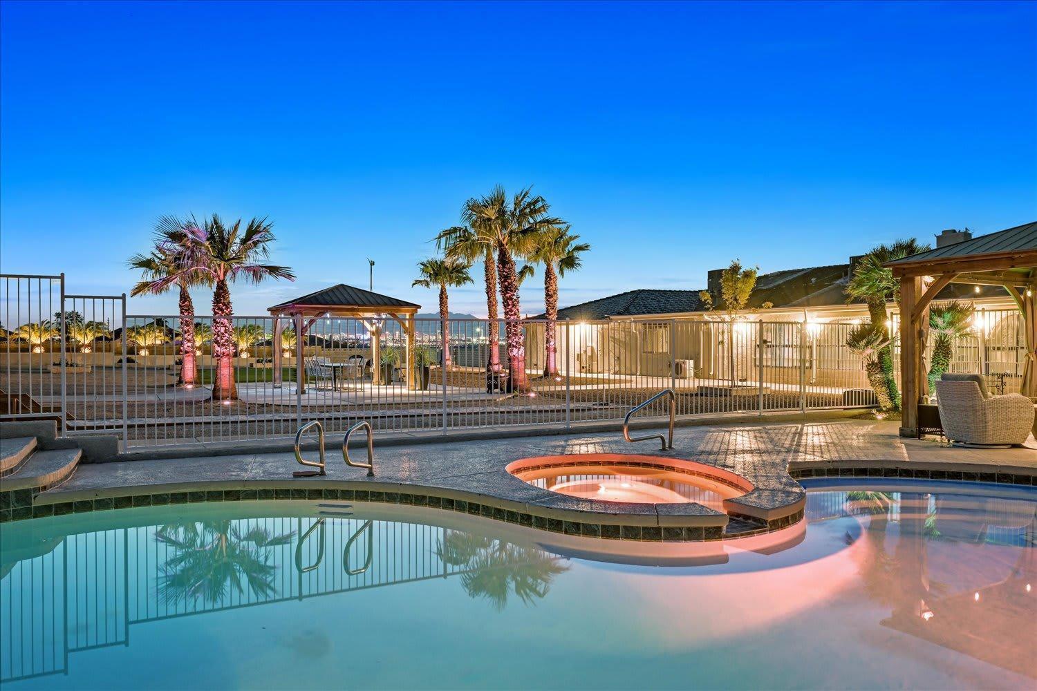 High-end 5 Bedroom W Pool, Gym, Hot Tub, Games Holiday home Las Vegas