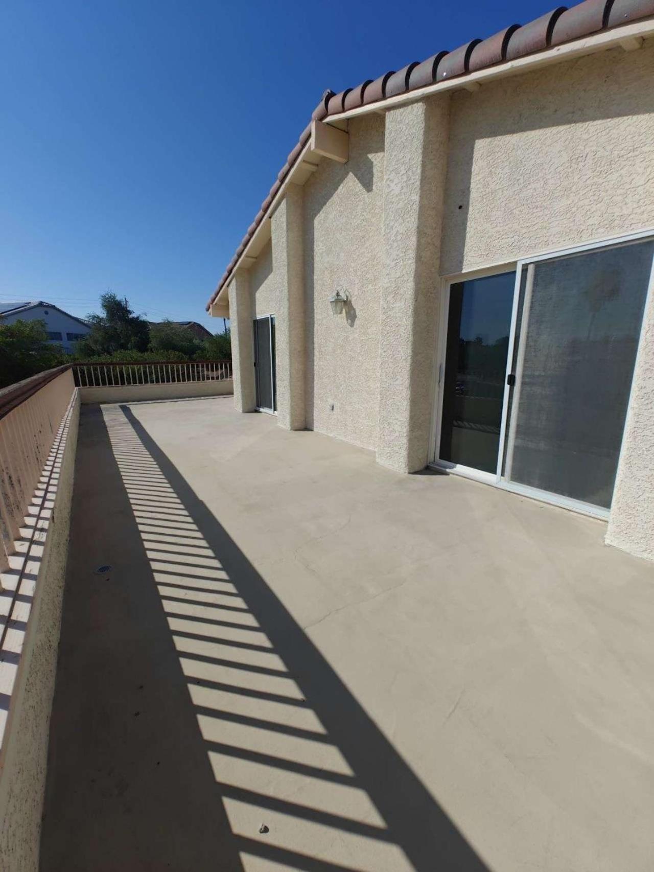 The Strip Is Just Around The Corner! Newly Renovated Luxury Modern Minimalist With Large Pool! Villa *