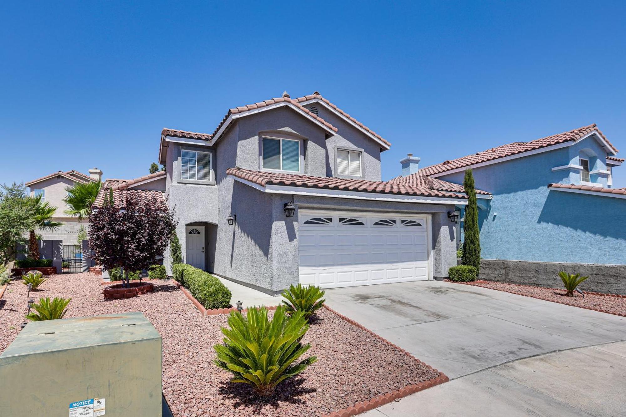 Dog-friendly Vegas Escape With Patio! *