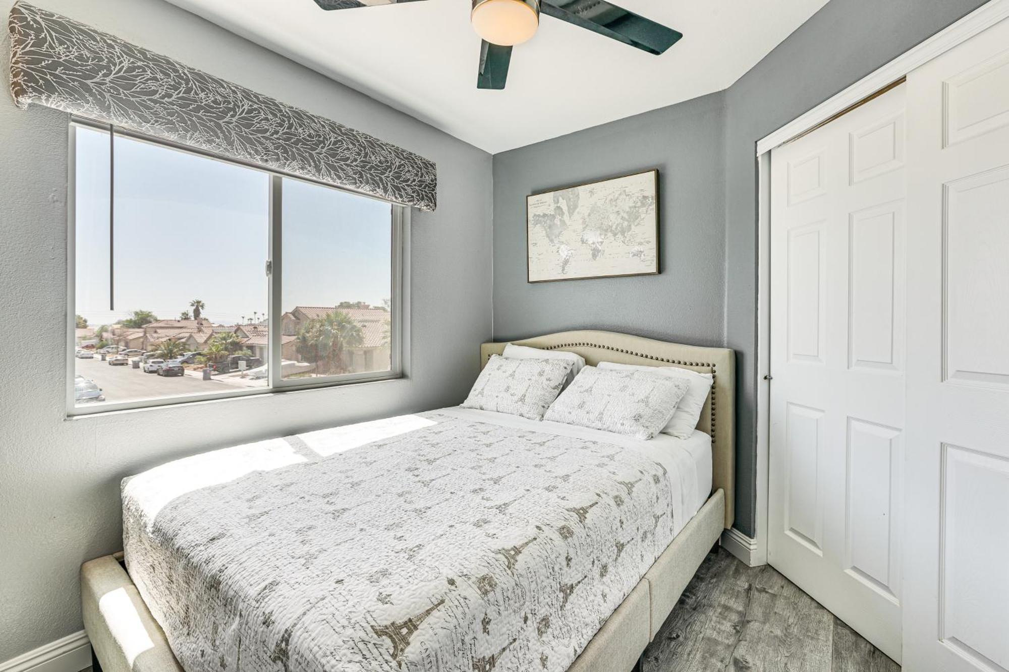 Dog-friendly Vegas Escape With Patio! Holiday home