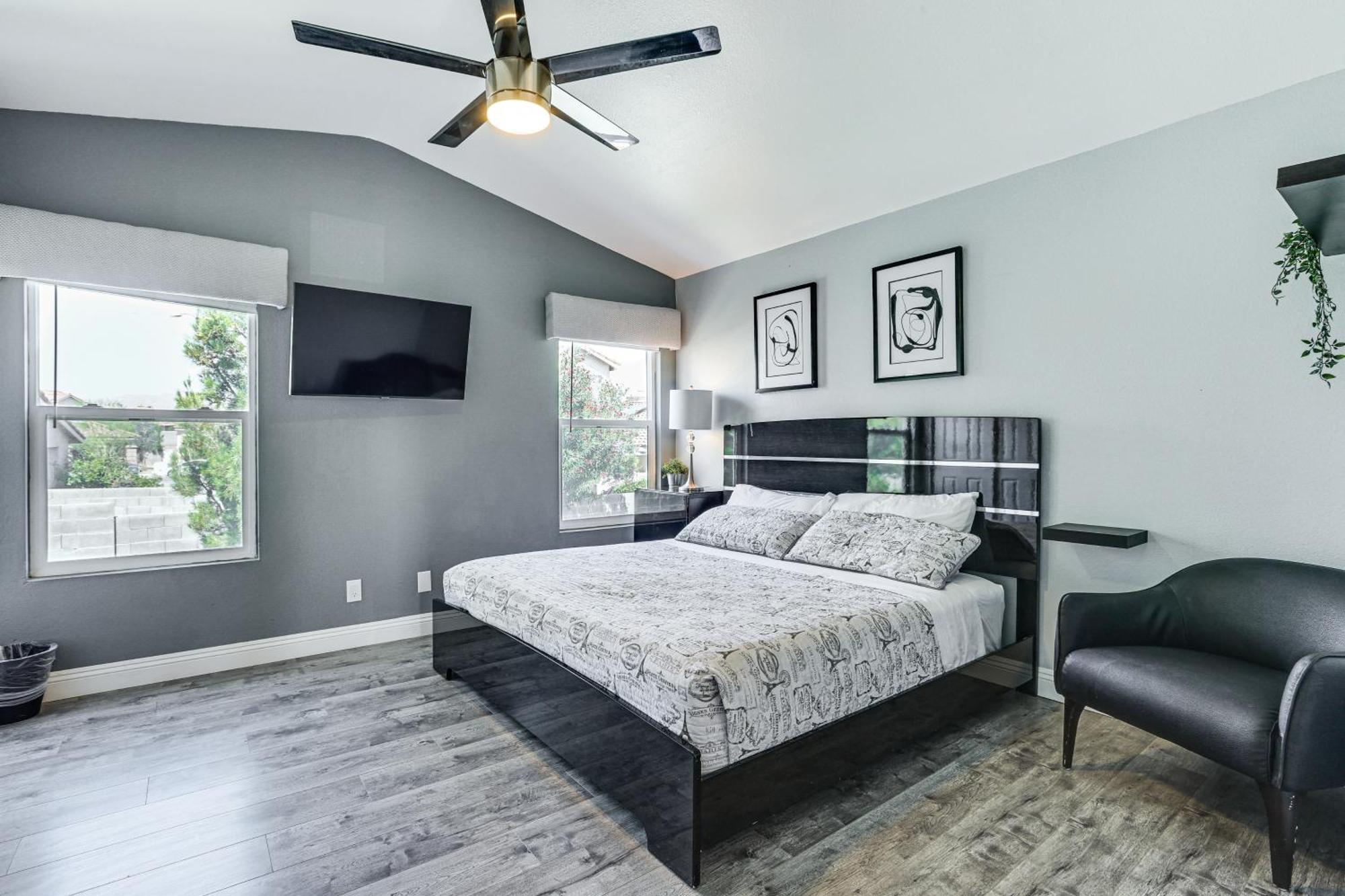 Dog-friendly Vegas Escape With Patio! Holiday home Las Vegas