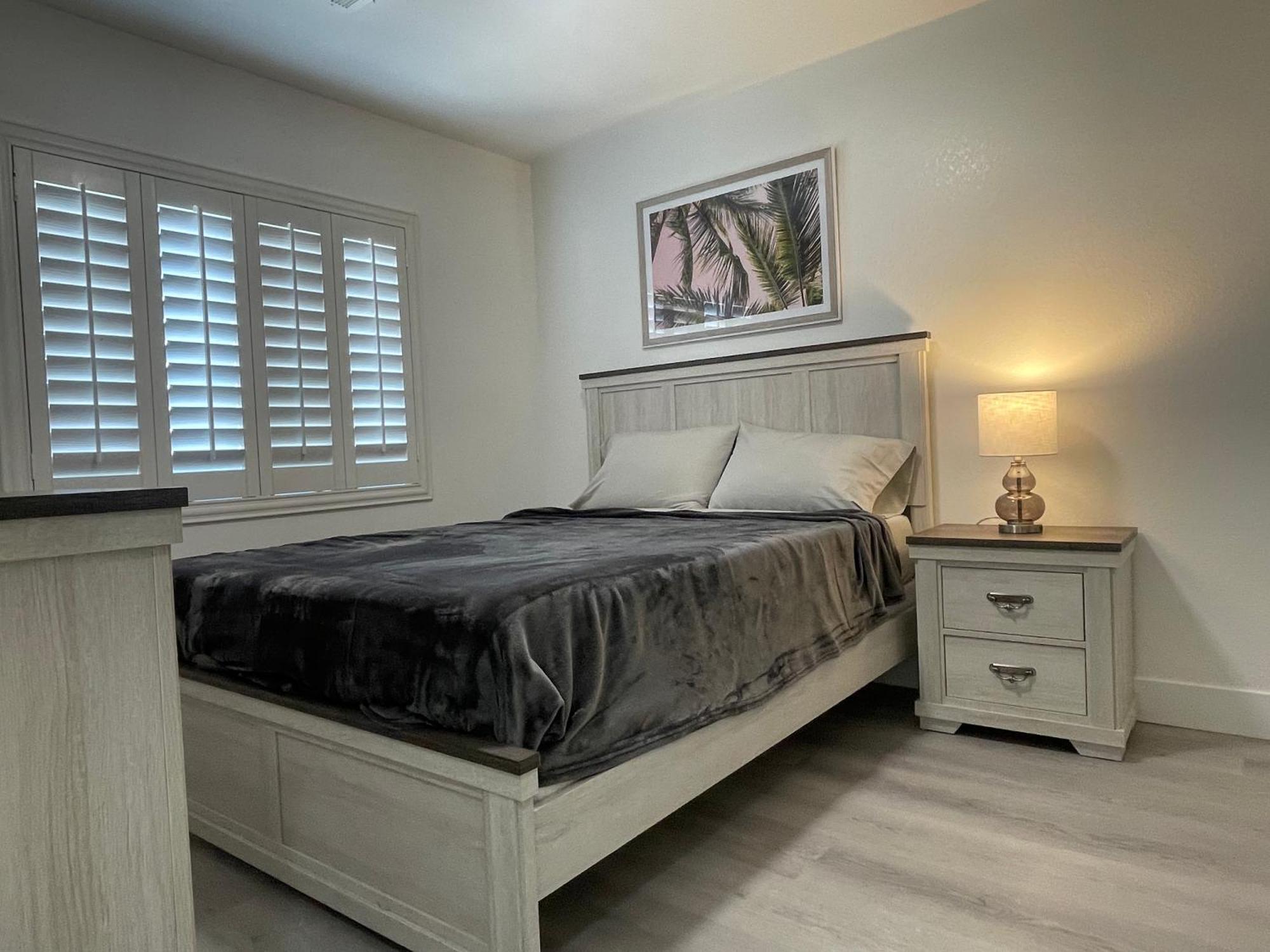 Perfect Lv - Gated & Quiet - 9mins To Strip