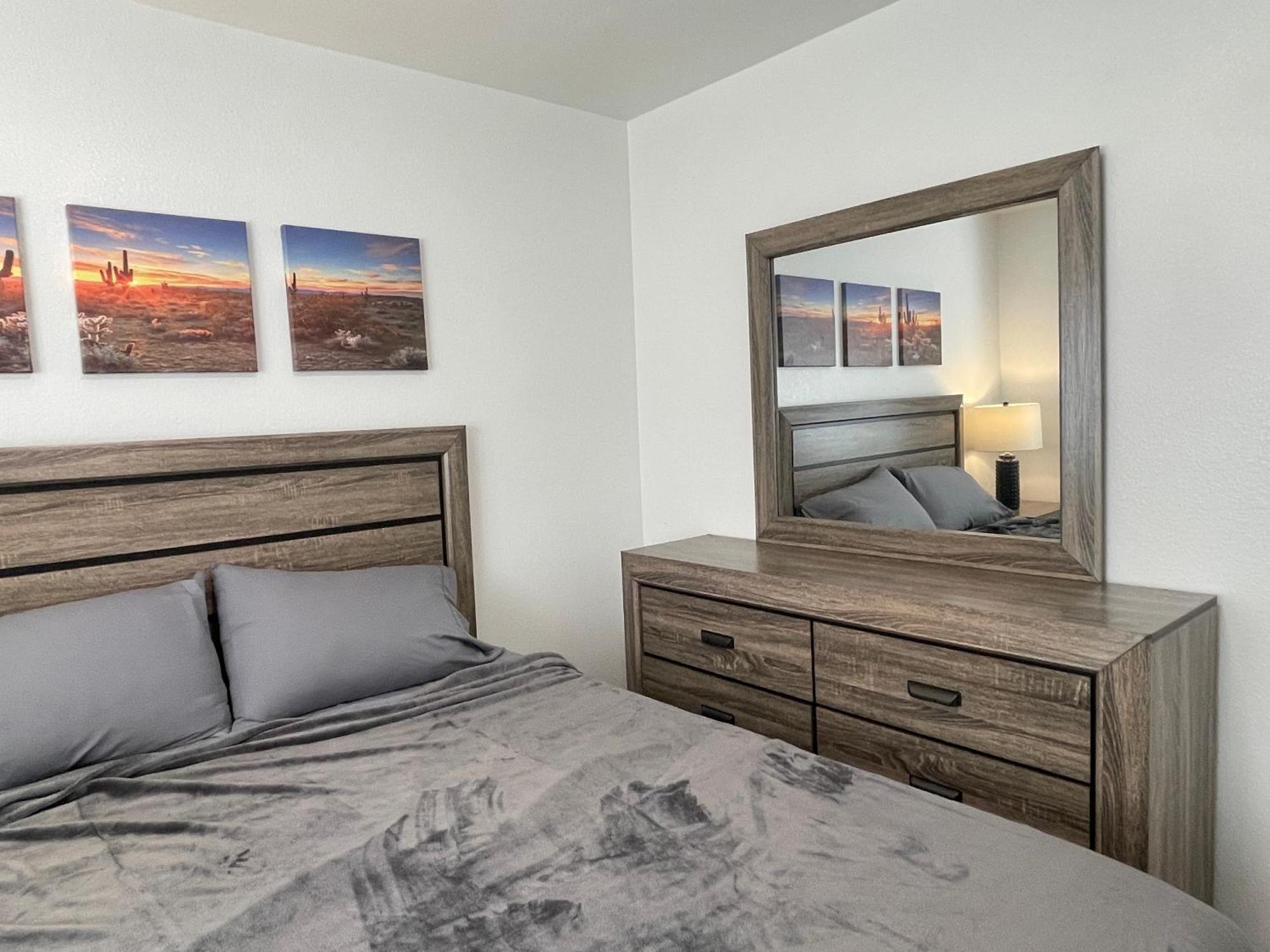 Holiday home Perfect Lv - Gated & Quiet - 9mins To Strip Las Vegas