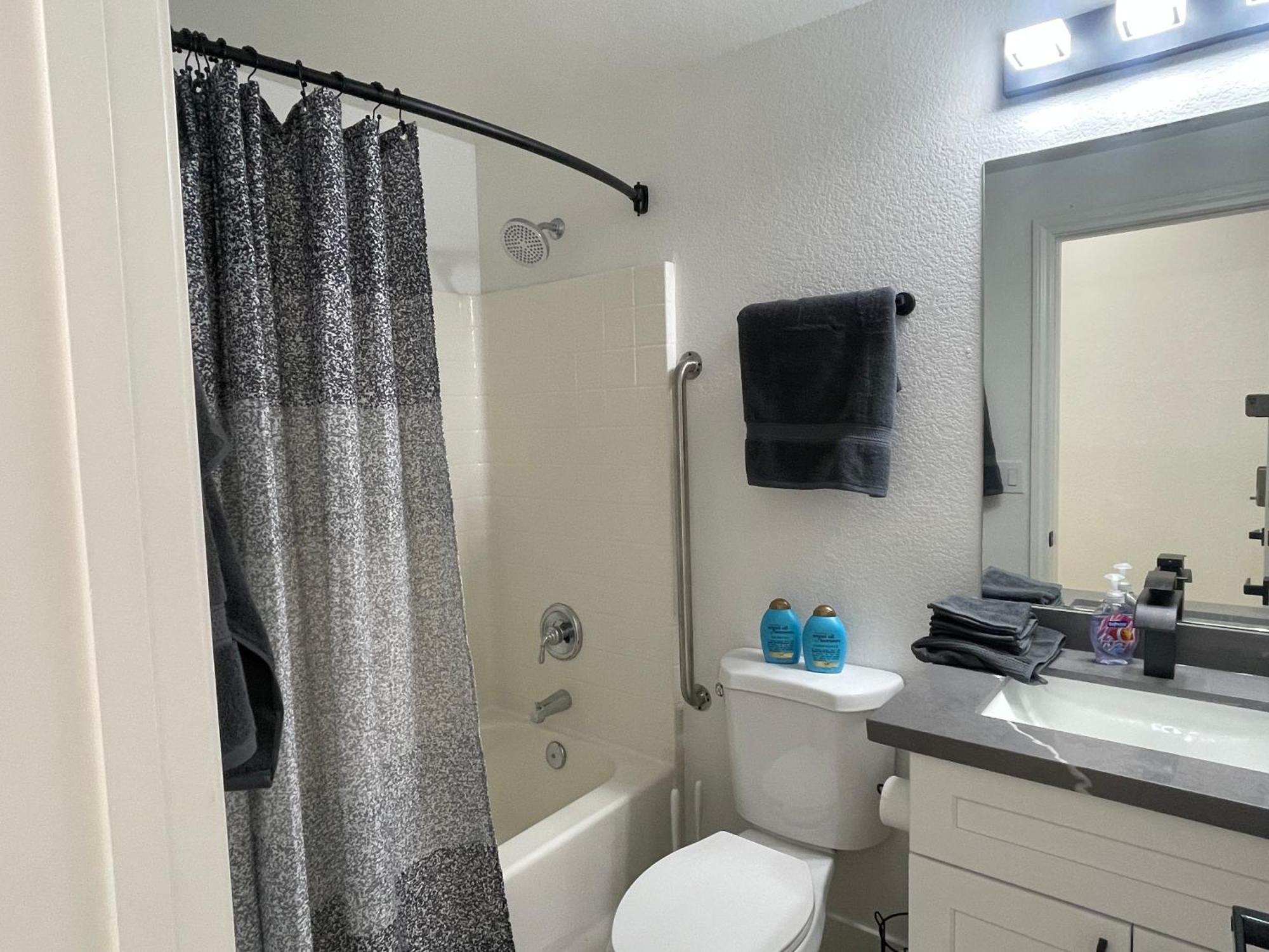 Perfect Lv - Gated & Quiet - 9mins To Strip