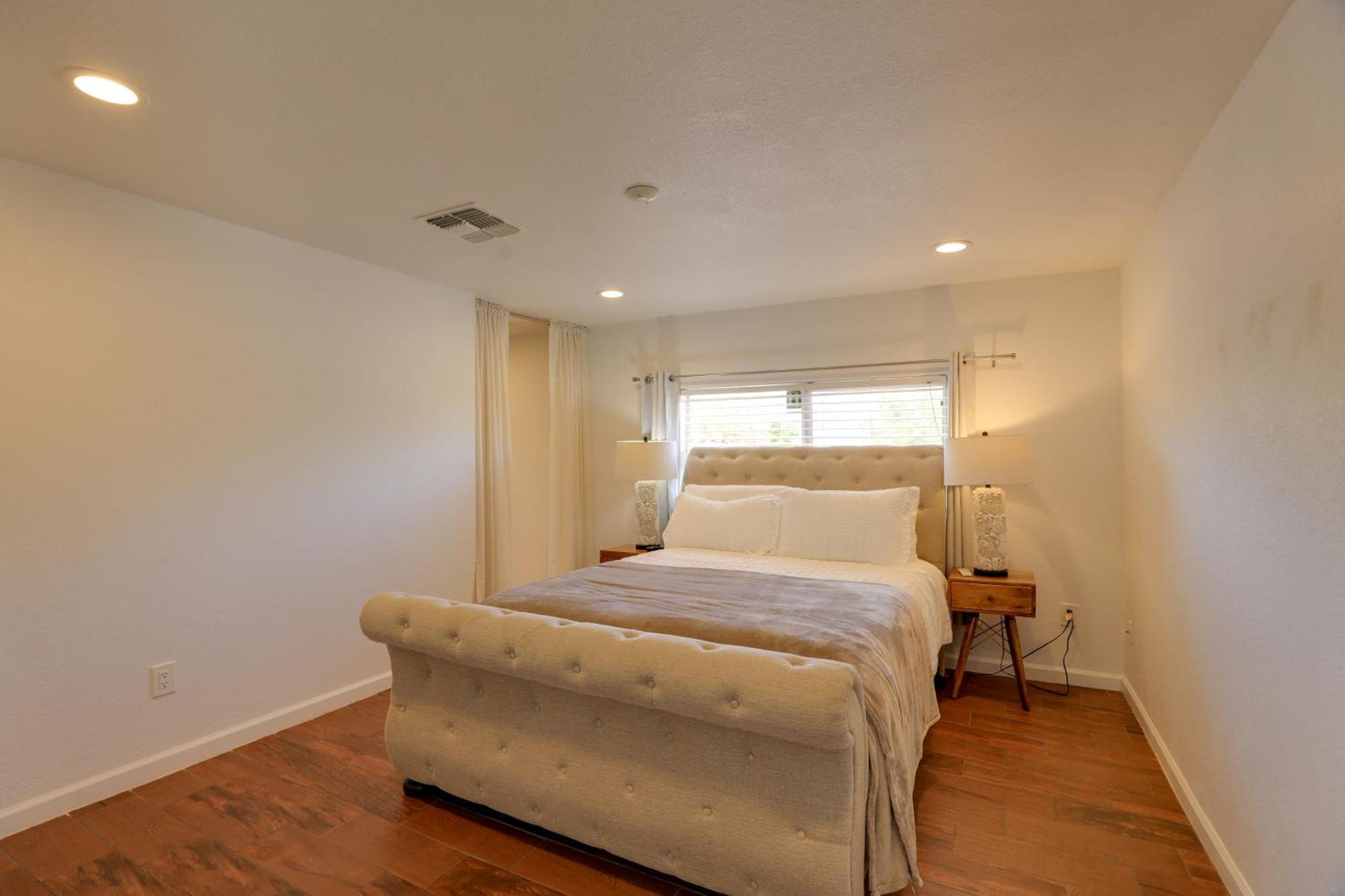 Luxe Vegas Casita With Patio About 6 Mi To Strip! Holiday home Las Vegas