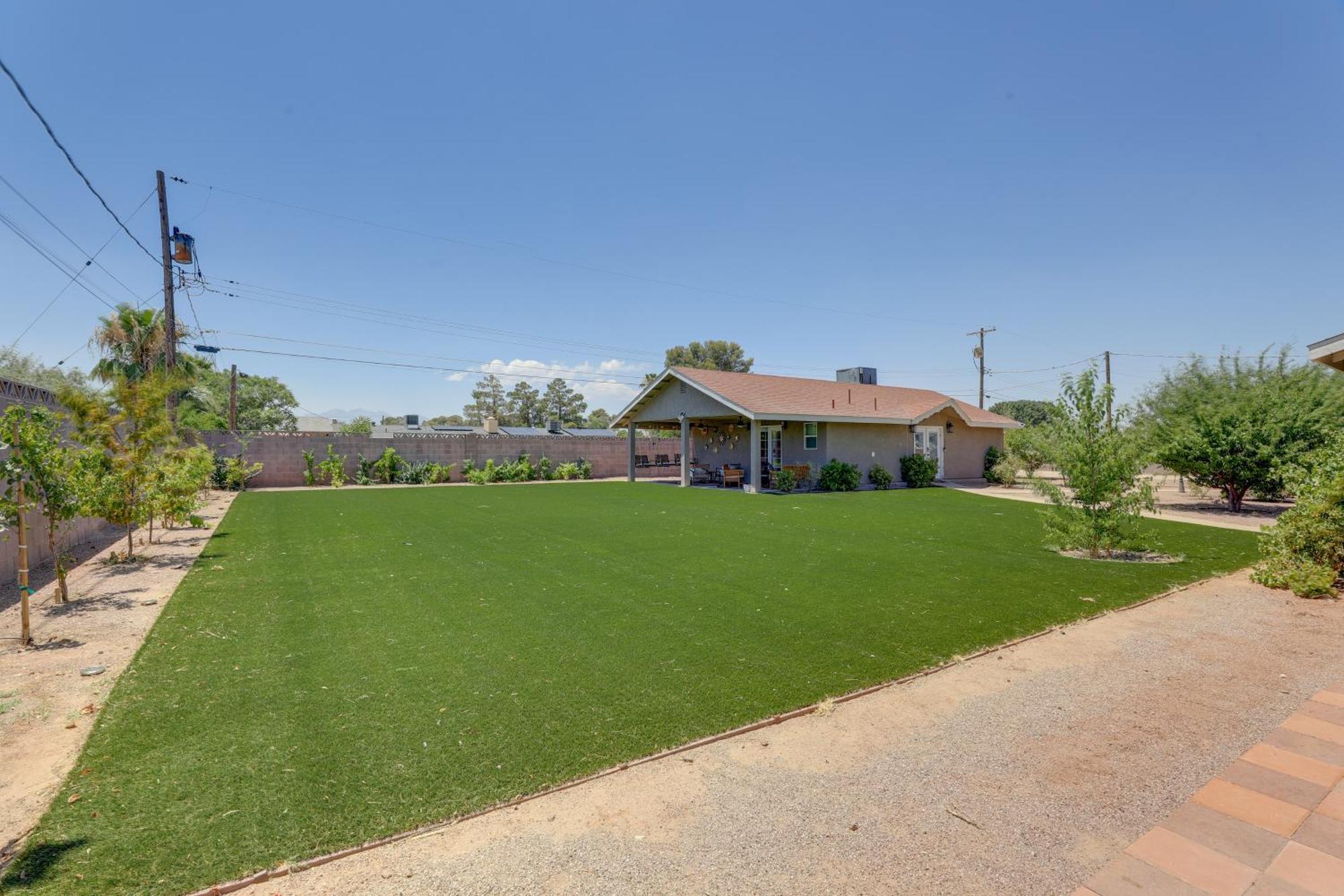 Luxe Vegas Casita With Patio About 6 Mi To Strip! Holiday home Las Vegas